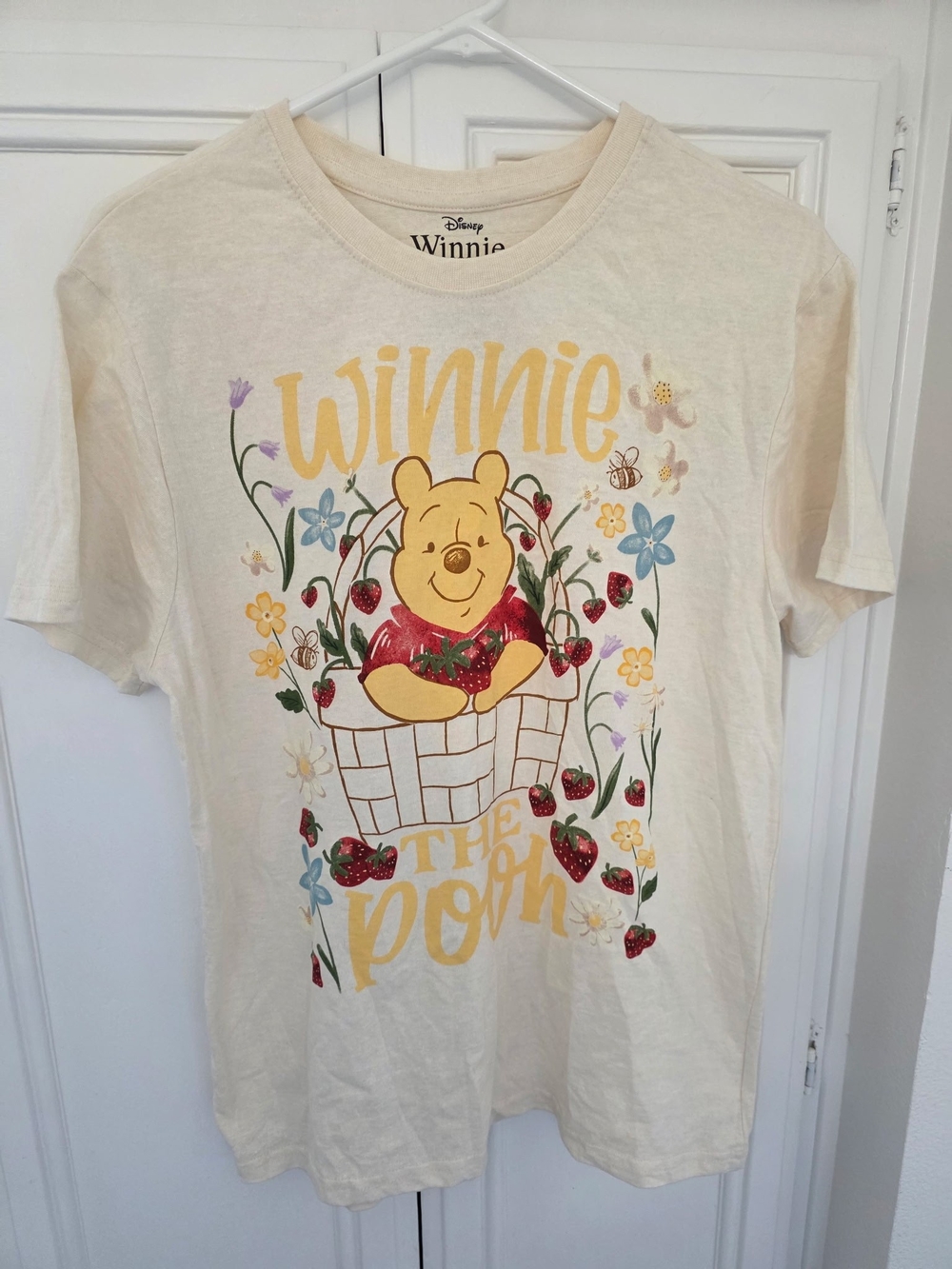 NWOT ~ Disney Winnie the Pooh Cream Graphic Women's T-Shirt ~ Size Medium